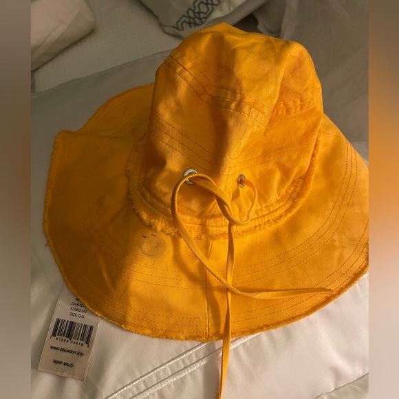 Cute Cinqu a Sept sun hat. - Picture 2 of 5